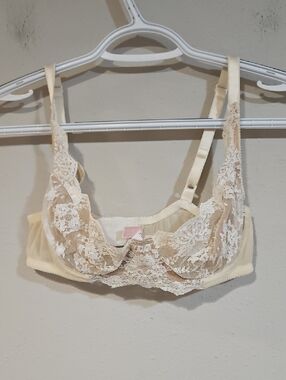 Victoria Secret 34B Lace Bra